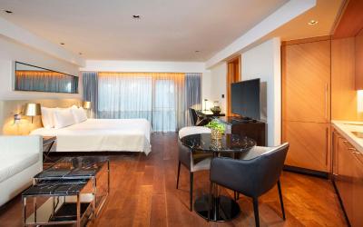 Family King Studio with Kitchenette