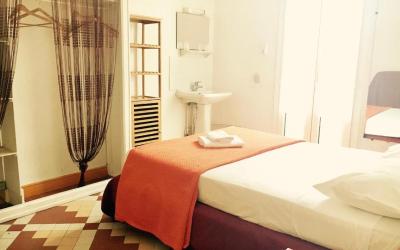 Chambre Double Standard avec Salle de Bains Commune Chambre Double Standard avec Salle de Bains Commune