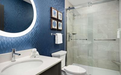 Queen Room with Two Queen Beds and Tub - Mobility and Hearing Accessible