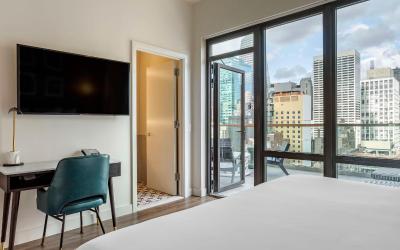 King Room with Balcony and City View 