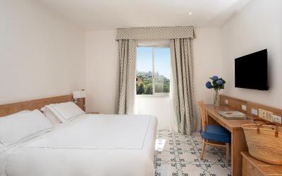 Camera Basic Matrimoniale/Doppia con Letti Singoli