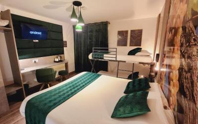 Chambre Quadruple avec 1 Lit Double et 2 Lits Simples