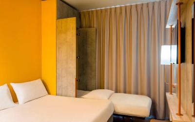 Chambre Standard avec 1 Lit Double et 1 Lit Simple Chambre Standard avec 1 Lit Double et 1 Lit Simple