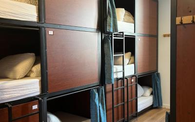 Lit Simple dans Dortoir de 10 Lits Lit Simple dans Dortoir de 10 Lits