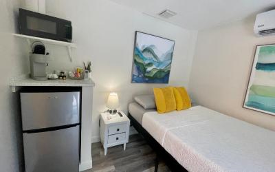Single Room with Pool View