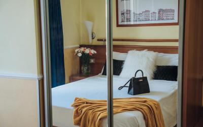 Camera Matrimoniale Smart con Letto a una Piazza e Mezza