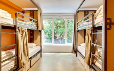 Lit dans Dortoir Mixte de 4 Lits avec Salle de Bains Privu00e9e Lit dans Dortoir Mixte de 4 Lits avec Salle de Bains Privu00e9e