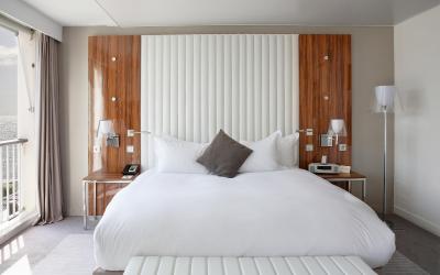 Suite Lit King-Size avec Terrasse - Vue sur Mer