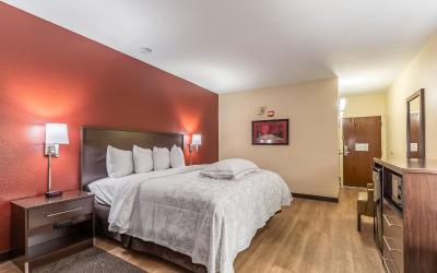 Premium King Room Disability Access Smoke Free (Upgraded Bedding and Snack Box)