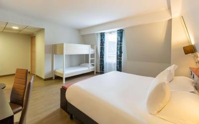 Grande Chambre Familiale avec Lit Queen-Size et Canapu00e9-Lit - Non-Fumeurs