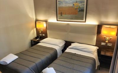 Camera Doppia con Letti Singoli