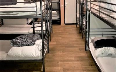 Lit Simple dans Dortoir Mixte Lit Simple dans Dortoir Mixte
