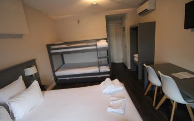 Chambre Quadruple avec Salle de Bains Chambre Quadruple avec Salle de Bains