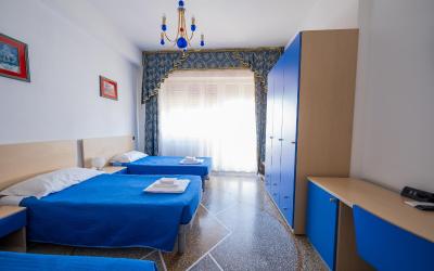 Camera Tripla con Bagno in Comune