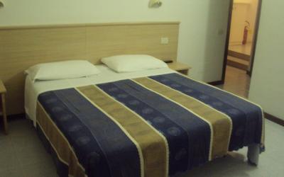 Camera Matrimoniale/Doppia con Letti Singoli con Bagno