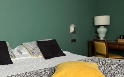 Chambre Lit King-Size - Accessible aux Personnes u00e0 Mobilitu00e9 Ru00e9duite Chambre Lit King-Size - Accessible aux Personnes u00e0 Mobilitu00e9 Ru00e9duite