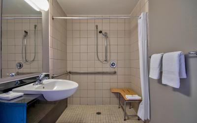 Queen Room - Disability Access - Roll in Shower