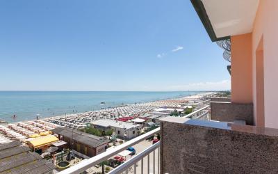 Camera Quadrupla Economy