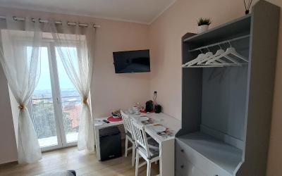 Camera Matrimoniale con Balcone e Vista Mare