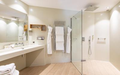 Chambre Triple de Luxe au Rez-de-Chaussu00e9e - Vue sur Jardin