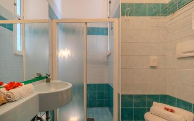 Camera Matrimoniale con Vista Mare Parziale