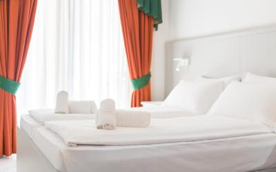 Camera Matrimoniale/Doppia con Letti Singoli con Vista Lago.