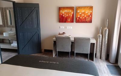 Chambre Lit King-Size - Vue sur Piscine 
