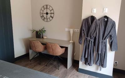 Chambre Lit King-Size - Vue sur Piscine 