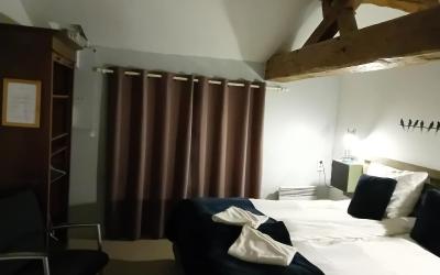 Chambre Double ou Lits Jumeaux avec Salle de Bains