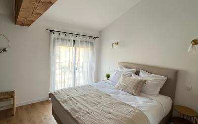 Chambre Lit Queen-Size - Vue sur Piscine