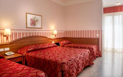 Camera Quadrupla Superior