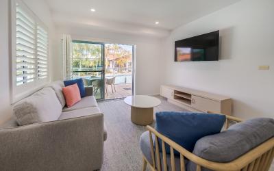 One-Bedroom Apartment with Swimout