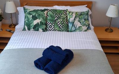Double Room with Private Bathroom and Shared Kitchen - First Floor