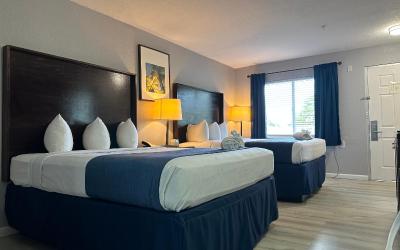Queen Room with Two Queen Beds (4 Person Max Occupancy)