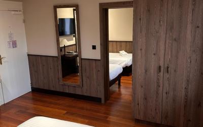 Chambre Familiale Accessible Uniquement par des Escaliers  Chambre Familiale Accessible Uniquement par des Escaliers