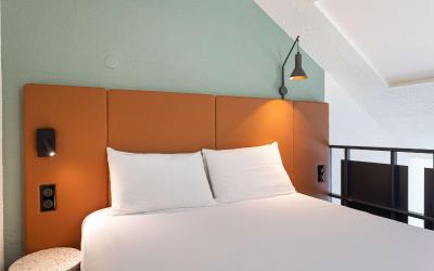 Chambre Supu00e9rieure avec 1 Lit Double et Canapu00e9 Chambre Supu00e9rieure avec 1 Lit Double et Canapu00e9