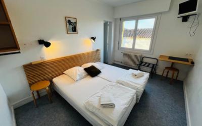 Chambre Lits Jumeaux avec Salle de Bains Privative