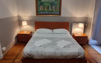 Camera Matrimoniale con Bagno in Comune