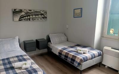 Camera Doppia con Letti Singoli e Bagno in Comune