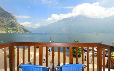 Camera Matrimoniale/Tripla con Balcone e Vista Lago