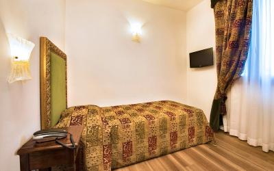 Camera Matrimoniale Piccola