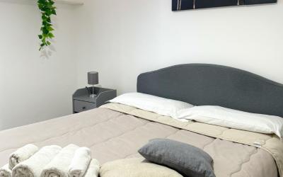 Camera Matrimoniale con Bagno in Comune 