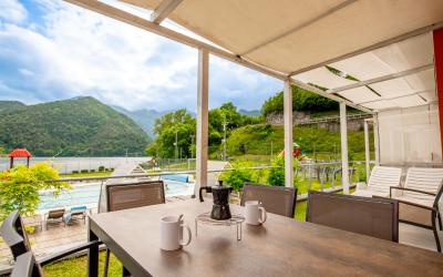 Camera Familiare con Vista Lago