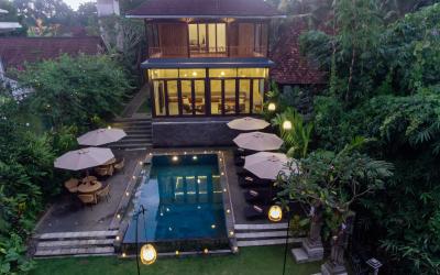 Vila dengan Kolam Renang Pribadi Vila dengan Kolam Renang Pribadi