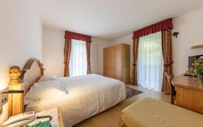 Camera Superior Matrimoniale/Doppia con Letti Singoli con Vista Montagna