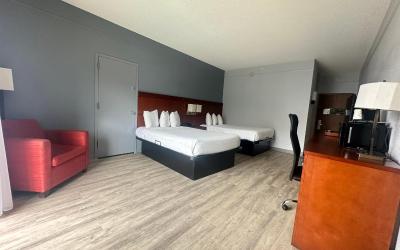 Double Room with Two Double Beds and Bathtub w/Grab Bars - Non-Smoking