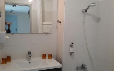 Studio (2 Adultes + 2 Enfants) Studio (2 Adultes + 2 Enfants)