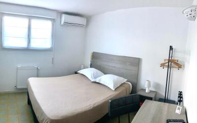 Petite Chambre Double entre Rez-de-Jardin et Sous-Sol Petite Chambre Double entre Rez-de-Jardin et Sous-Sol