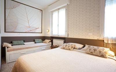 Camera Tripla Classic