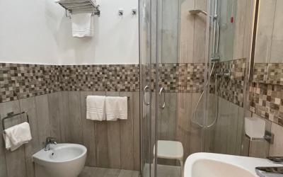 Camera Matrimoniale con Balcone e Vista Mare